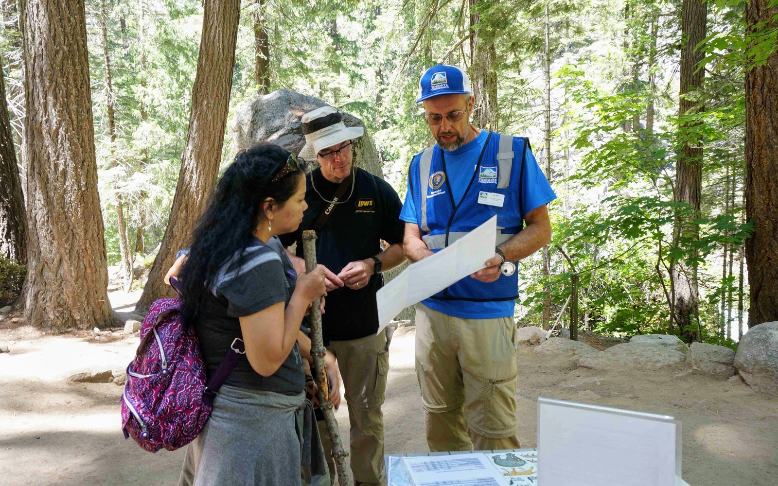 A 2019 Conservancy volunteer shares information with hikers at a Preventive Search and Rescue station.