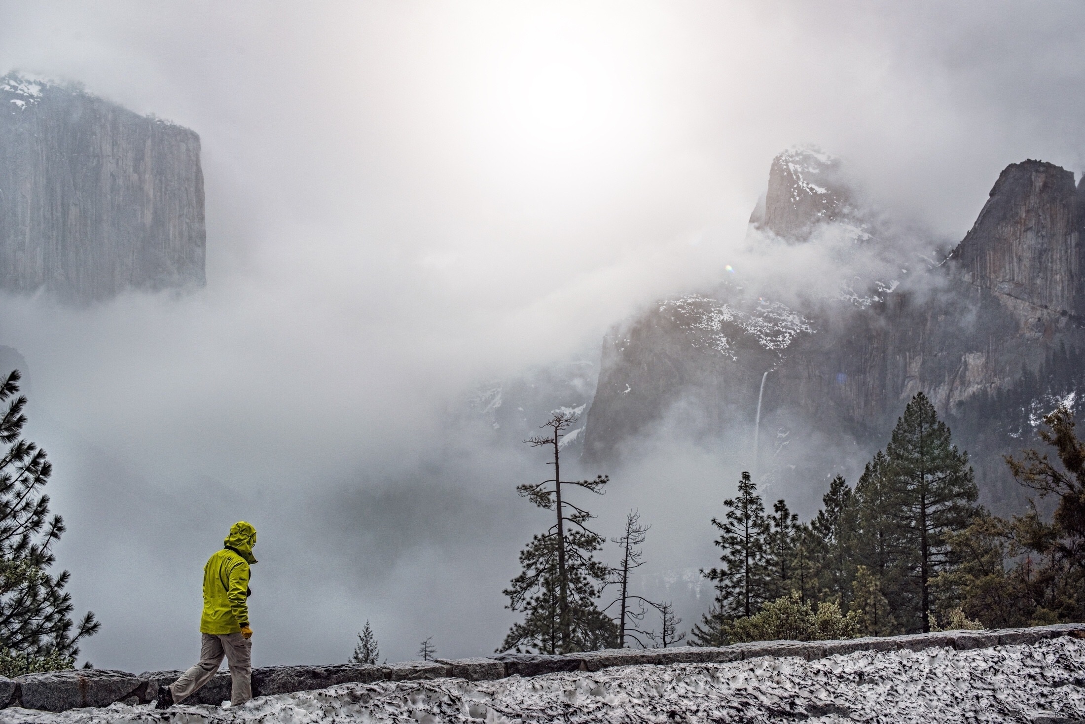 A quiet, snow moment at Tunnel View. Photo: Jayms Ramirez