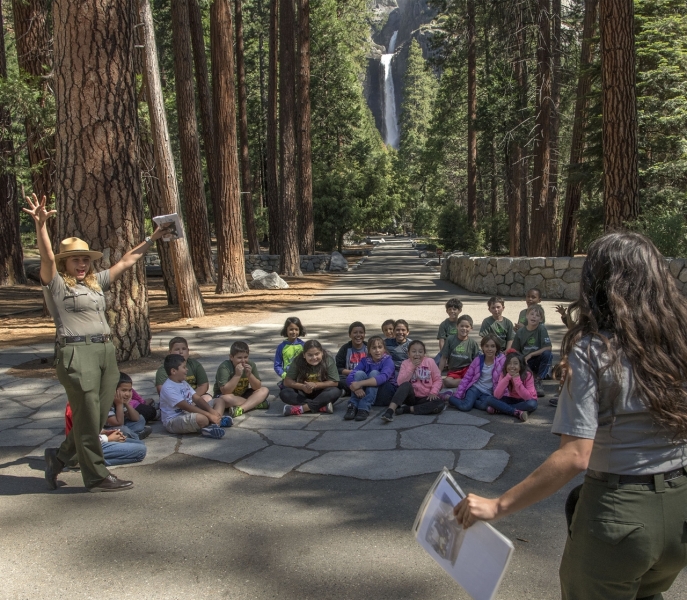 Fourth graders learn about Yosemite, bears and national parks with Ale, Jessica and a picture-perfect backdrop. Photo: © Al Golub